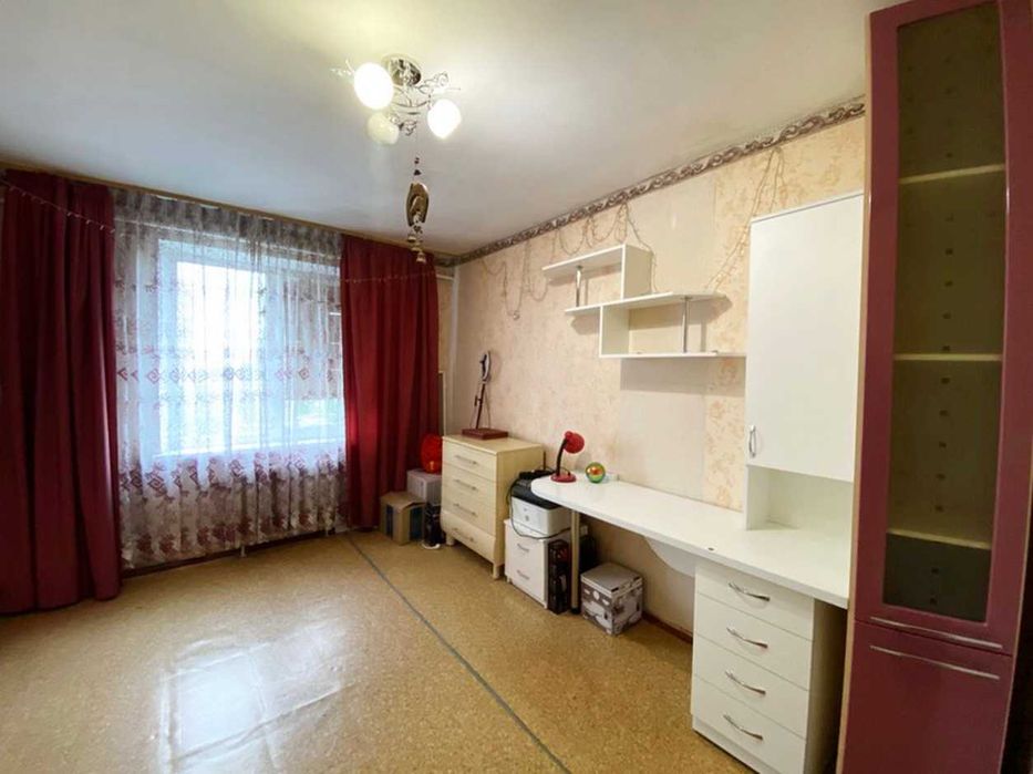 Продаю 3-кімнатну квартиру, вул. Космонавтів,р-н ринку "Баштанський"ц6