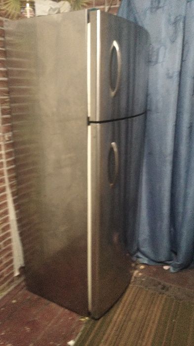 Холодильник в гарному стані майже новий торг
