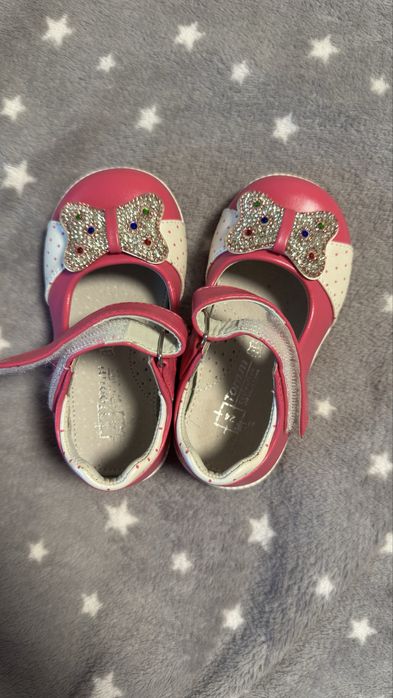 Дитяче взуття для дівчинки