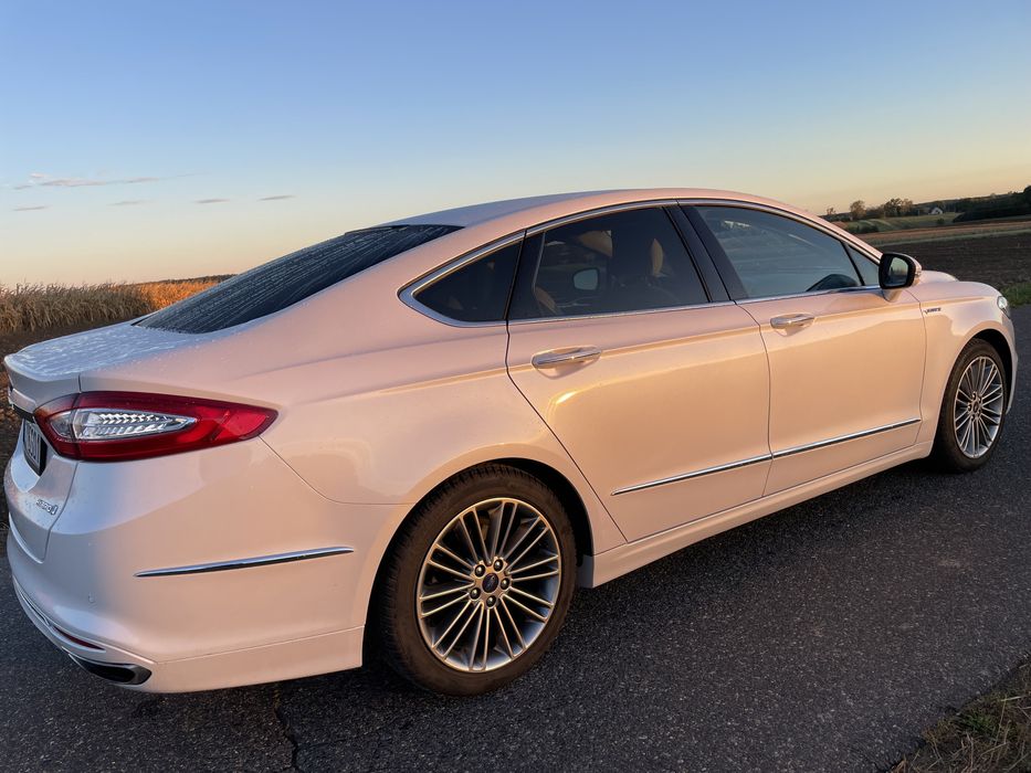 Sprzedam forda mondeo vignale benzyna hybryda 2.0