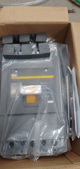Продам автомат 400А В наявності 9шт.