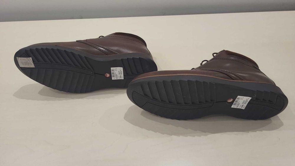 Ténis Clarks Unstructured Clássicos Castanhos - número 44