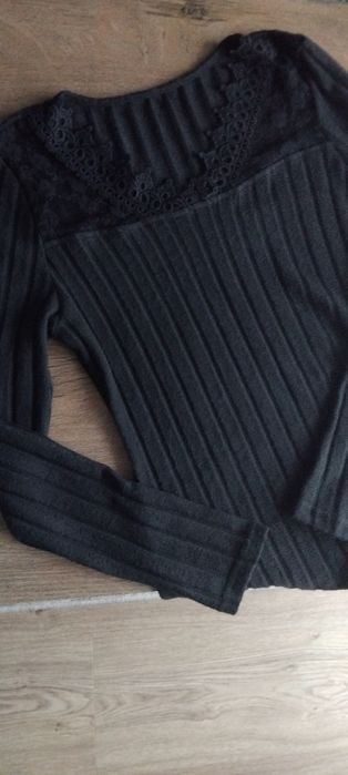 Czarna bluzka elastyczna z koronką S