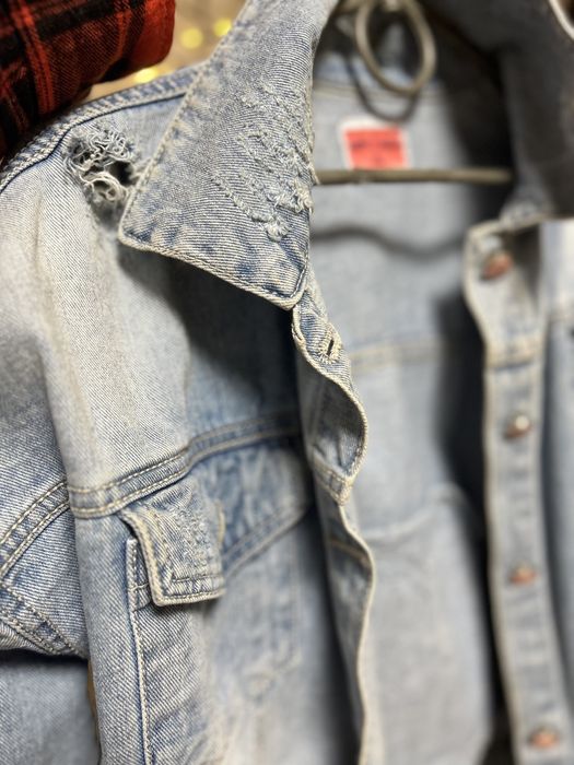 Джинсова куртка на дівчинку