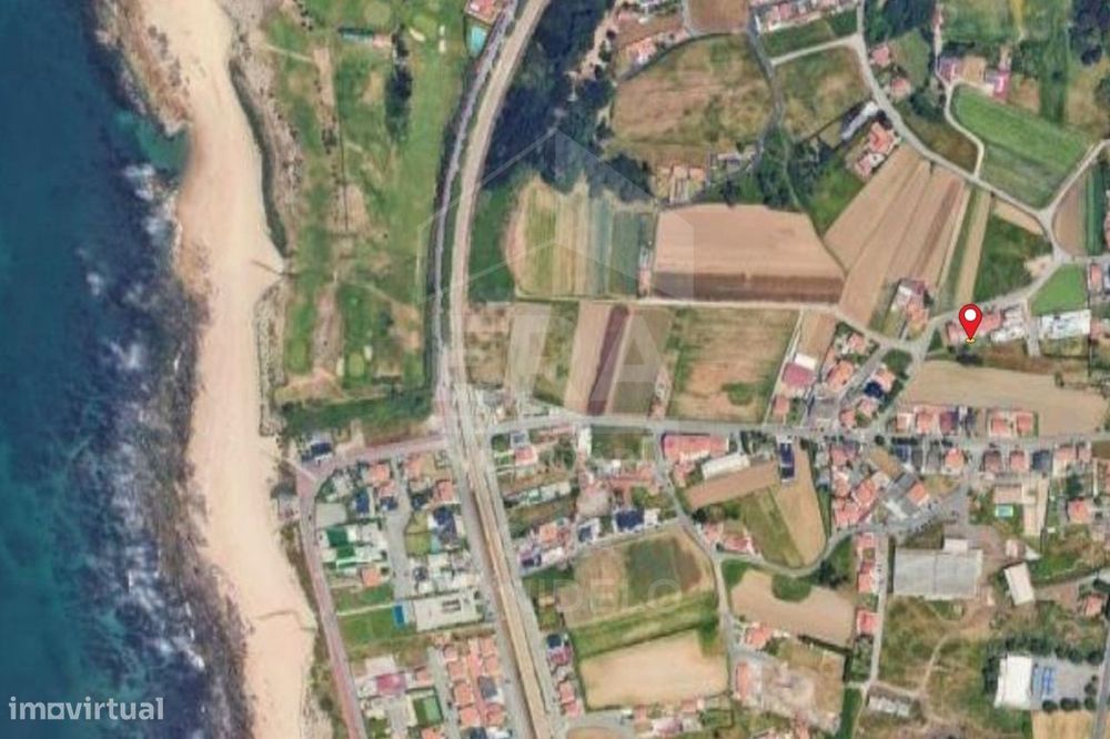 Terreno em Arcozelo – A 700m da Praia!