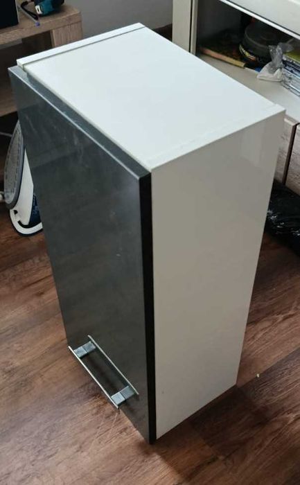 Szafka łazienkowa grafit połysk. Wys.: 60cm, szer.: 30 cm, gł.: 20cm.