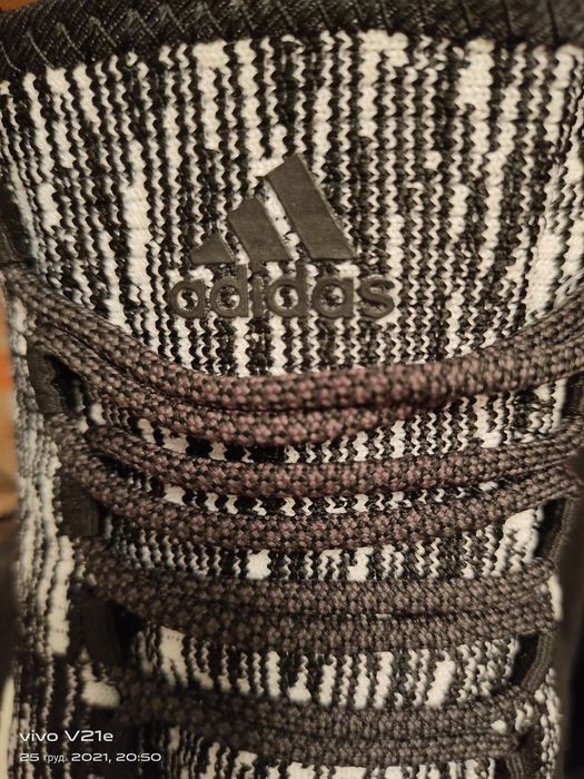 Продам кросівки adidas