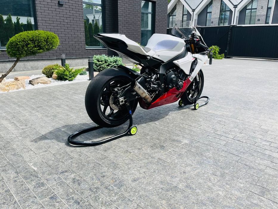 Продам Yamaha R1 2018 року