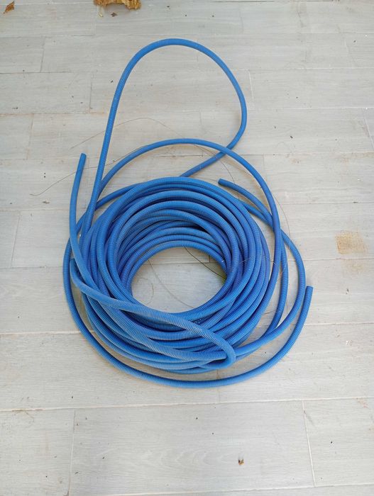 Tubo corrugado/anelado azul para cabos elétricos – aprox. 30 m