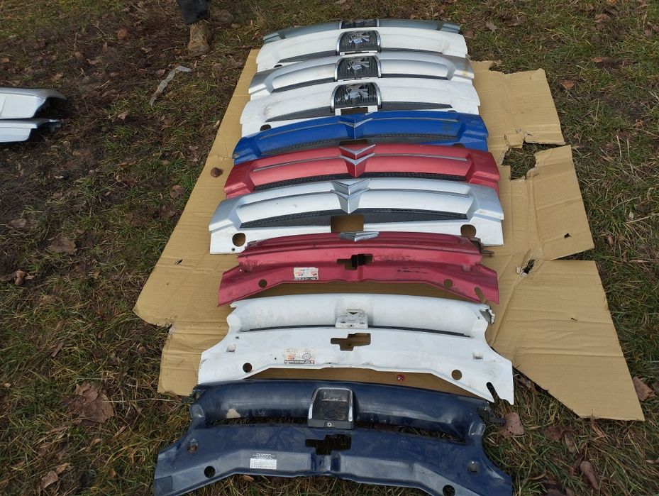 Решітка радіатора Пежо Партнер Берлінго