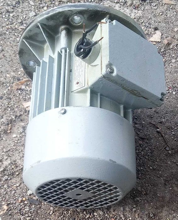 Silnik kołnierzowy 3f wolno obrotowy SKg80-6B 0,55 kW 920 obr/min