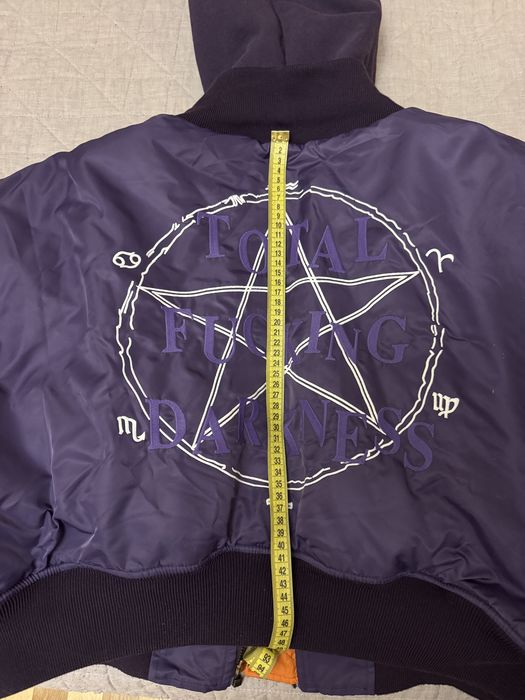 Продам кроп-фіт бомбер куртка Vetemens Total