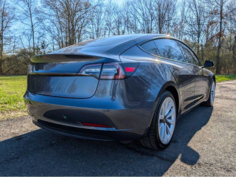 Tesla Model 3      2022