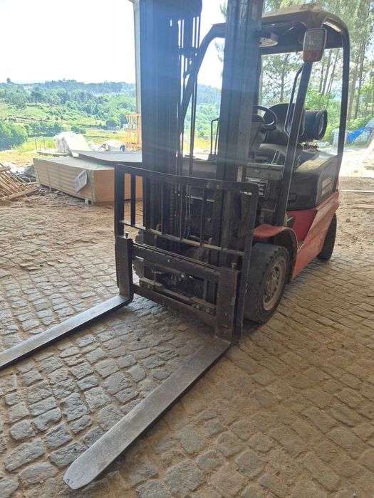 Empilhador a Gás Manitou