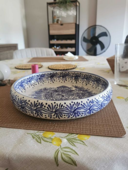 Taça grande em porcelana em tons azul pintada à mão