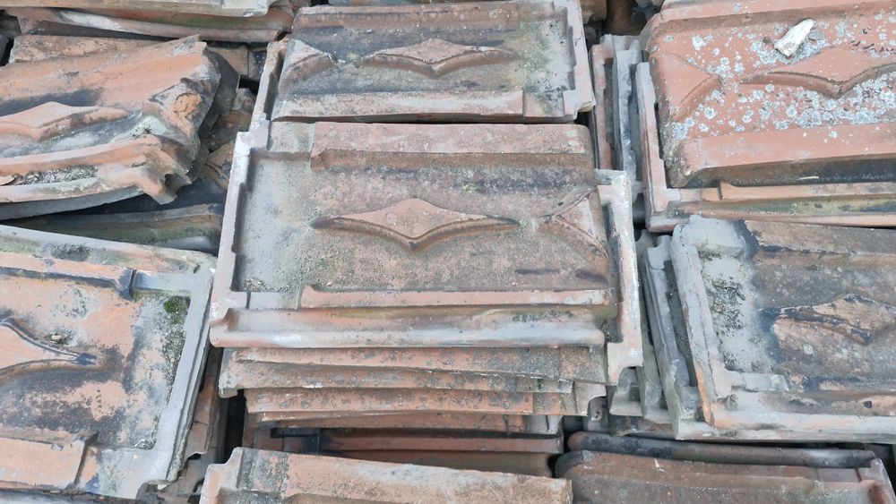 Dachówka ceramiczna .Cegła.