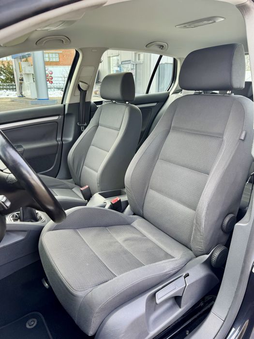 Volkswagen Golf V 2006 1.6MPI бензин