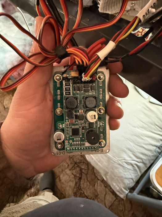 Крила, стабєлізатори, серва приводи, та плата  від БПЛА Ланцет