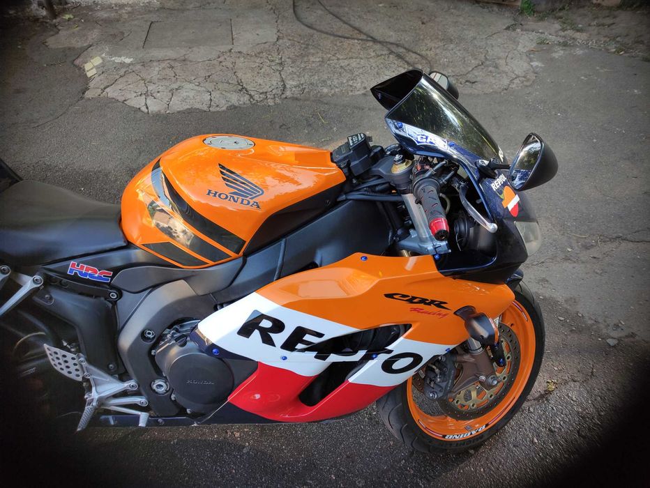 Honda CBR 1000RR  2005