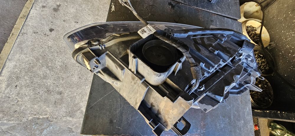 Farol para Volvo XC60