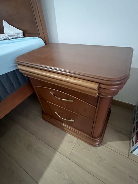 Cama e mesas de cabeceira a combinar - Madeira maciça (usada)