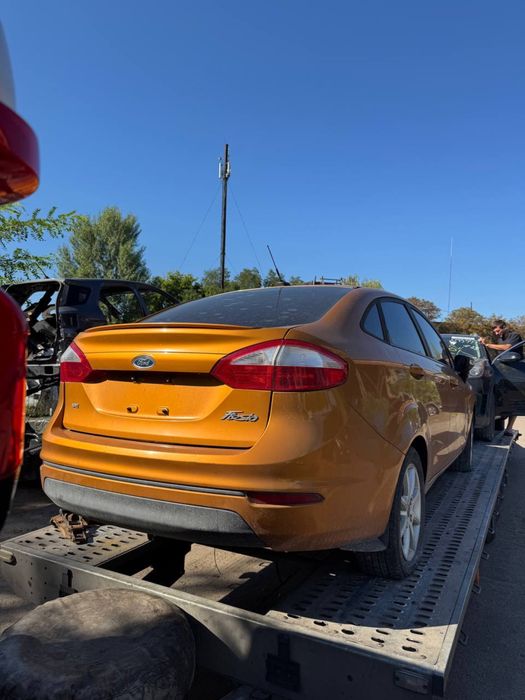 Ford Fiesta Sedan задняя ляда крышка багажника седан форд фієста кришка багажника