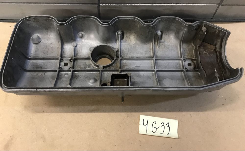 Pokrywa zaworów Mitsubishi 4G33