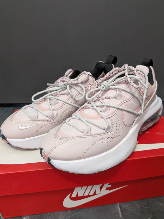 Нові жіночі кросівки Nike