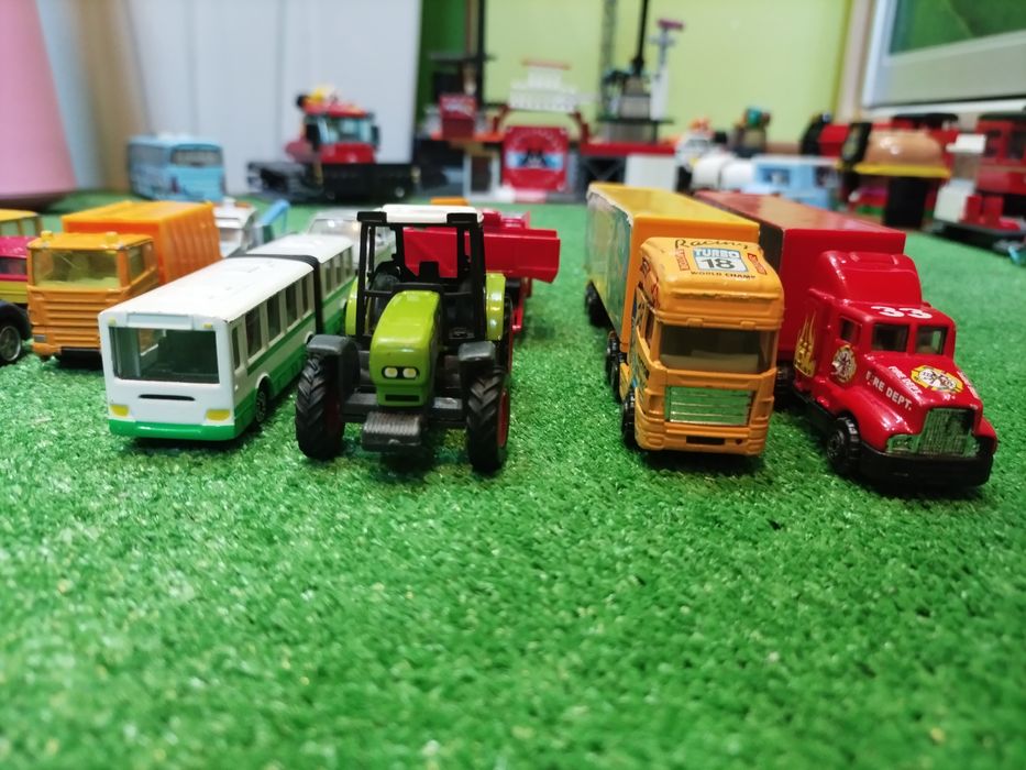 Продам маленькі модельки машинок