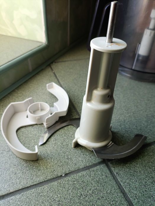 Детали на кухонный комбайн Браун, Braun - чаша, нож, терка и др..