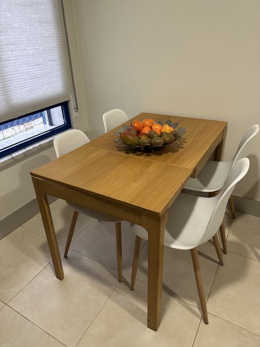 Mesa de cozinha extensivel + 4 cadeiras