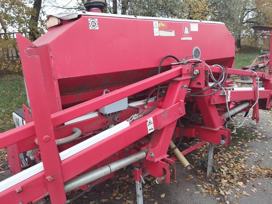 Сівалка пропашна BECKER KP 8, навісна, пневматична, анкерна, 2010 р.в.