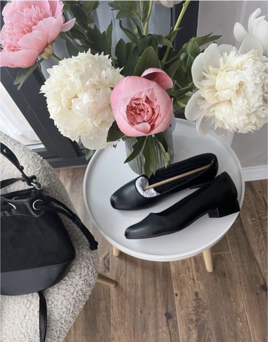 Жіночі туфлі на низькому каблуці