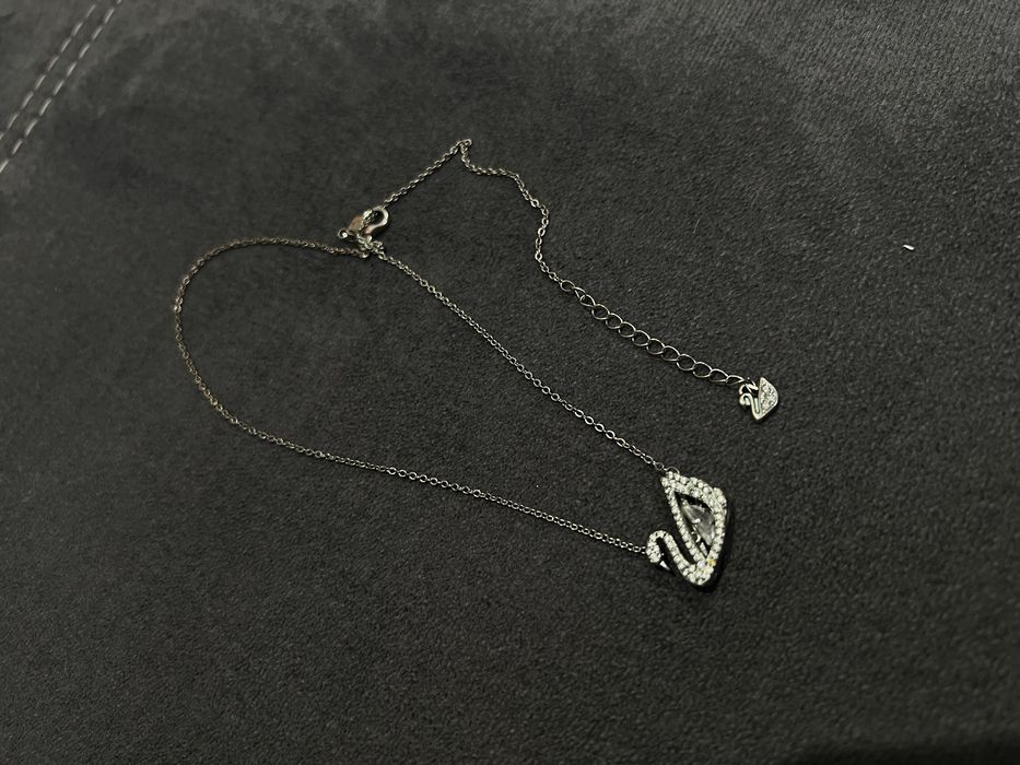 Красивий ланцюжок з кулоном в стилі Swarovski / Підвіска з кристалами