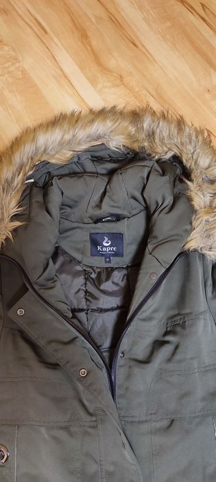 Зимова жіноча парка з капюшоном