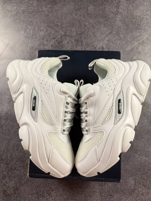 Dior   B22 White