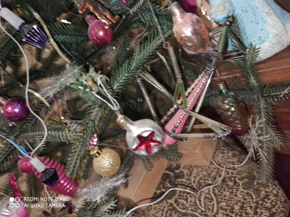 Мини-набор новогодний: ёлочка, игрушки, Дед Мороз Снегурочка, гирлянда