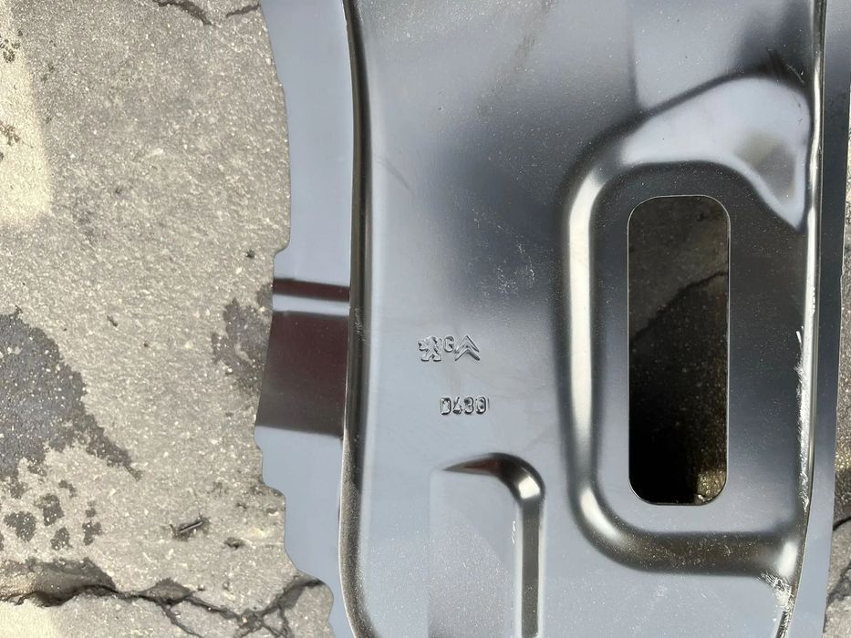 Partner Berlingo Combo 2019 on CHAPA PILAR A / PORTA ESQUERDA - Z888
