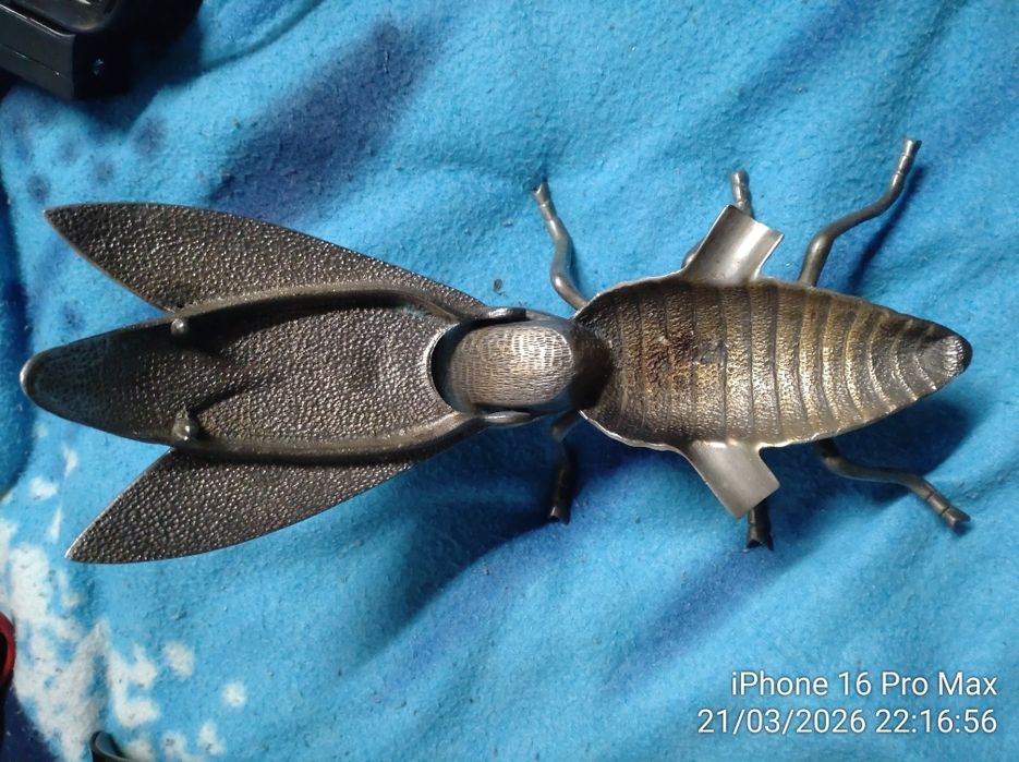 Cinzeiro abelha. Valor de envio CTT incluso no valor