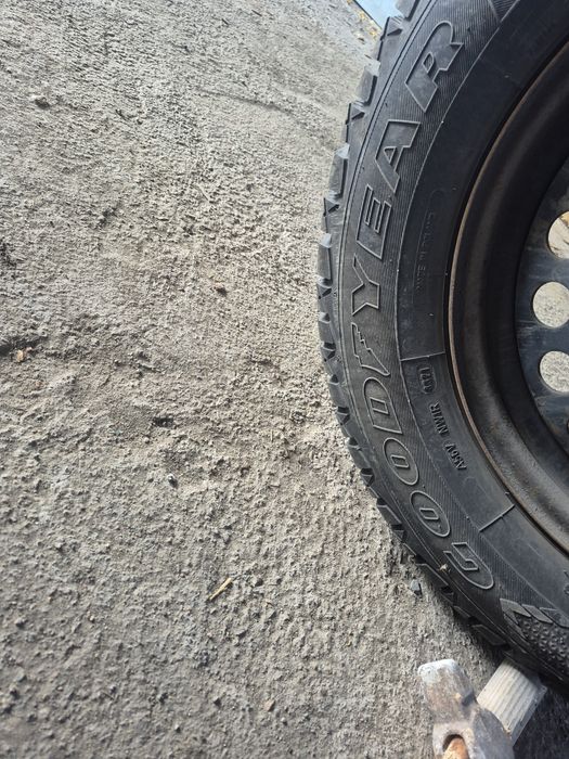 Покришки 225/65 R16 GOOD YEAR шиповані зимові
