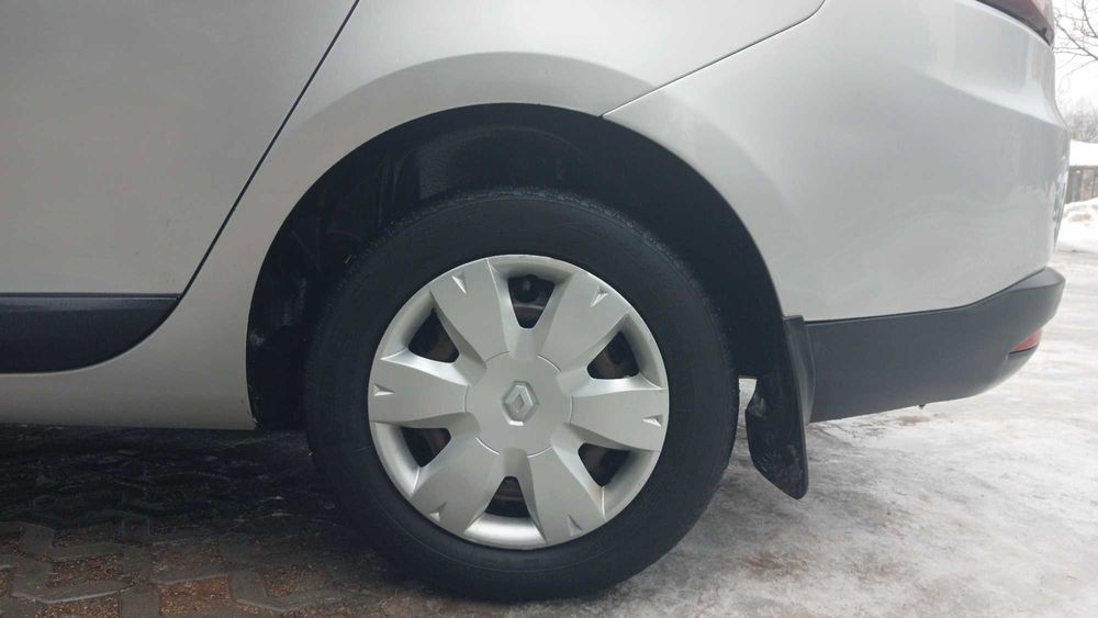 Renault MEGANE 3, хороший стан не ушатаний корч.