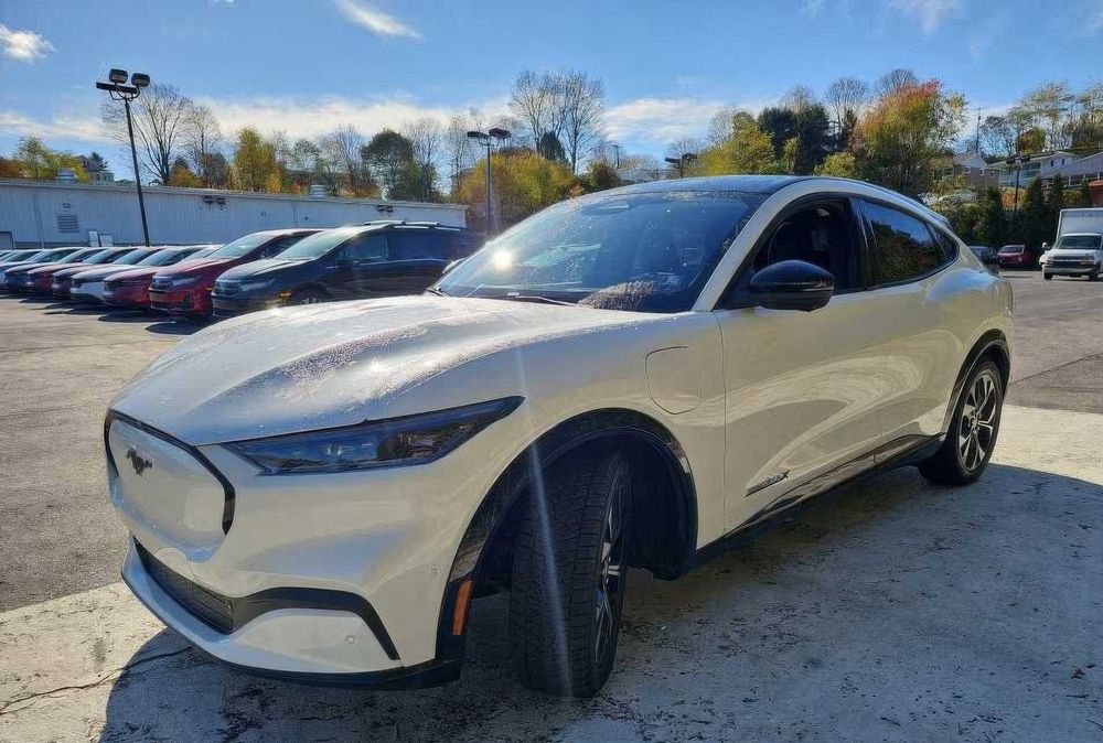 Ford Mustang Mach-E Premium      2023