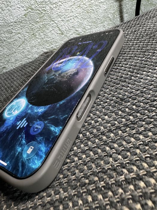 Чехол на iphone 16pro