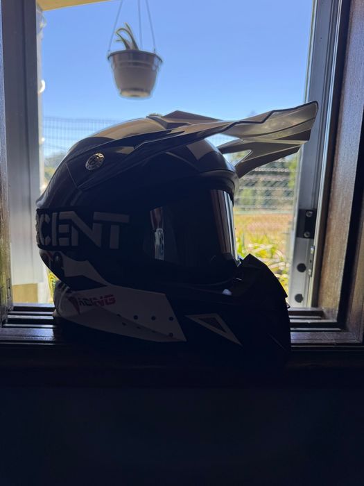 Capaçete motocrosse novo usado 4 vezes sem quedas  preço negociavel