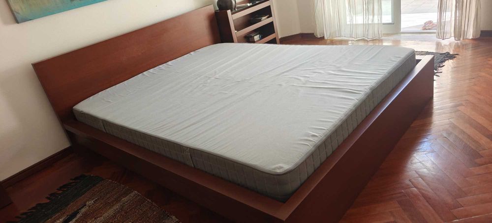 Mobília de quarto, cama 160x200 + colchão + mesas de cabeceira