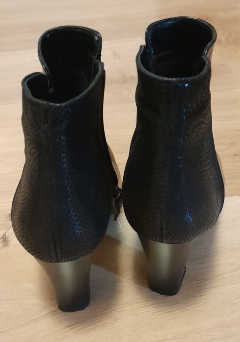 Botki  skórzane Venezia rozm. 39