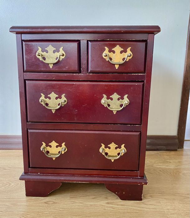 Mini cómoda com gavetas