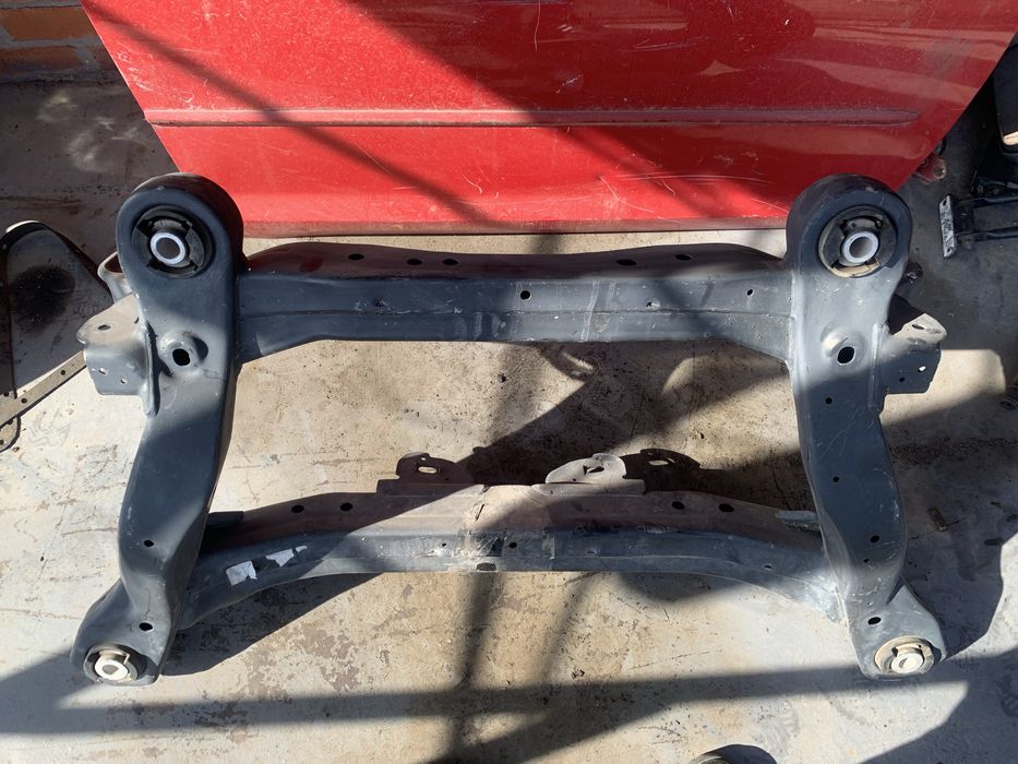 Задний подрамник Jeep Cherokee KL