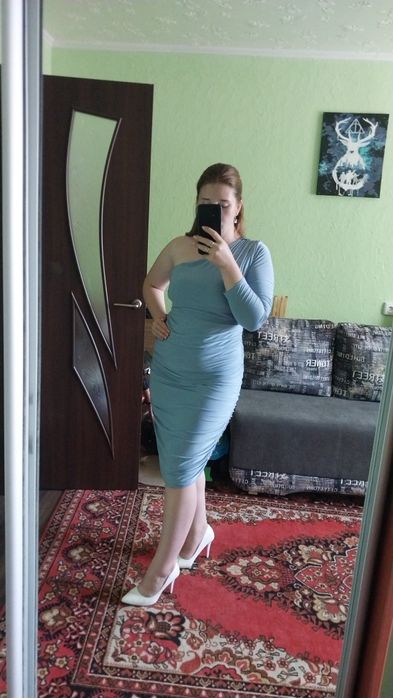 Жіноча сукня міді