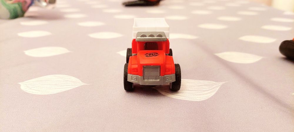 Auto z napędem, samochód ciężarowy, straż